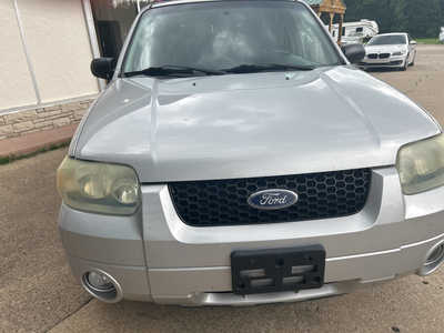 2005 Ford Escape, $4695. Photo 3