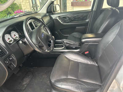 2005 Ford Escape, $4695. Photo 6