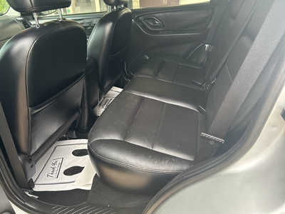 2005 Ford Escape, $4695. Photo 7