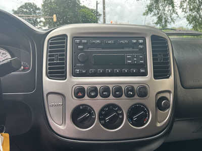2005 Ford Escape, $4695. Photo 9