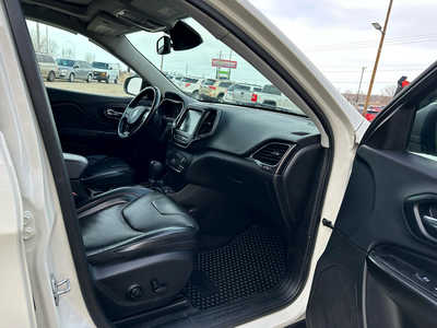 2019 Jeep Cherokee, $19890. Photo 11
