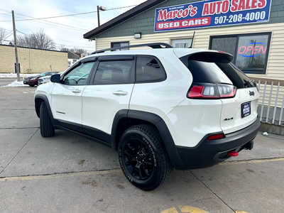 2019 Jeep Cherokee, $19890. Photo 2