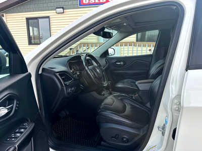 2019 Jeep Cherokee, $19890. Photo 7