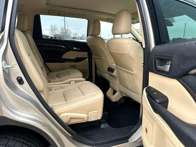 2015 Toyota Highlander, $15900. Photo 11