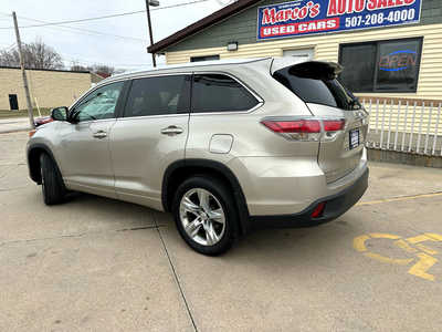 2015 Toyota Highlander, $15900. Photo 2