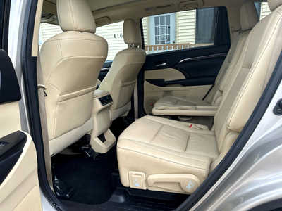 2015 Toyota Highlander, $15900. Photo 8
