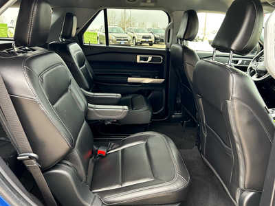2022 Ford Explorer, $25900. Photo 11