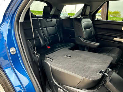 2022 Ford Explorer, $25900. Photo 12