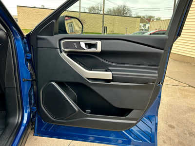 2022 Ford Explorer, $25900. Photo 9