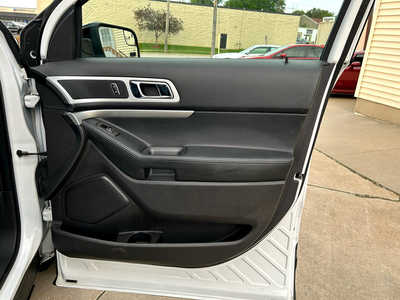 2015 Ford Explorer, $0. Photo 9