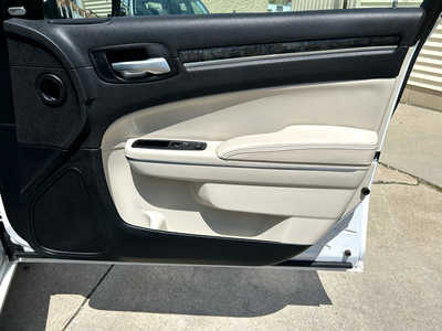 2016 Chrysler 300, $16900. Photo 9