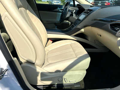 2013 Lincoln MKZ, $9900. Photo 10