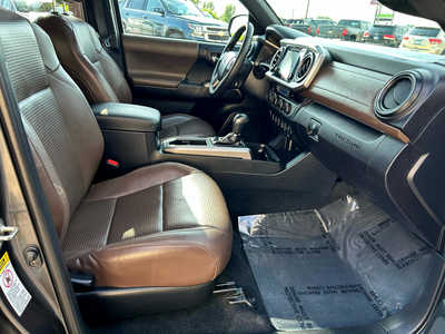 2016 Toyota Tacoma, $23900. Photo 10