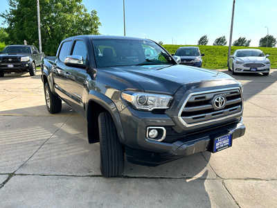 2016 Toyota Tacoma, $23900. Photo 4