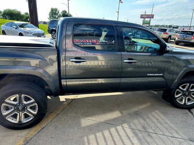 2016 Toyota Tacoma, $23900. Photo 8
