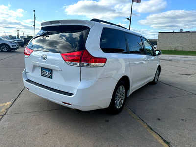 2013 Toyota Sienna, $0. Photo 4
