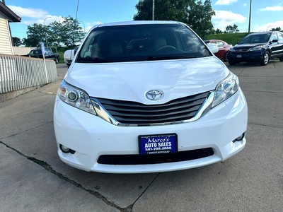 2013 Toyota Sienna, $0. Photo 6