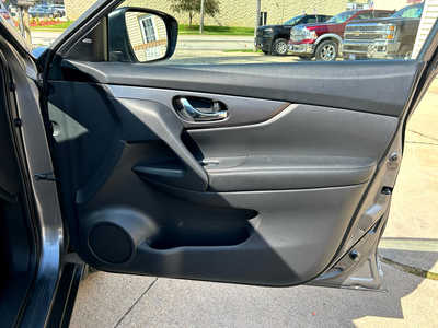 2016 Nissan Rogue, $0. Photo 9