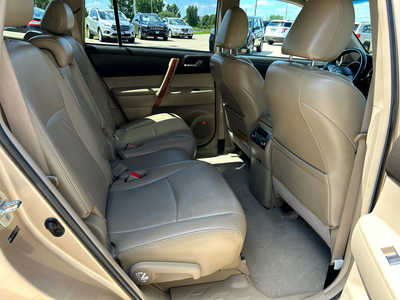2010 Toyota Highlander, $13900. Photo 11
