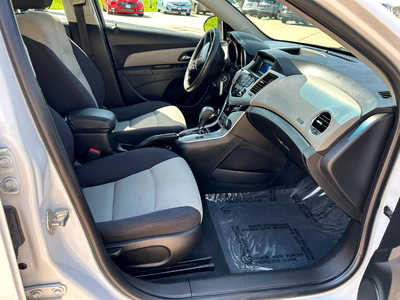 2014 Chevrolet Cruze, $9900. Photo 10
