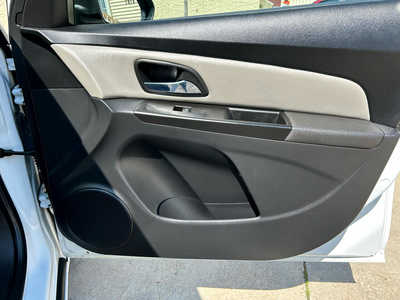 2014 Chevrolet Cruze, $9900. Photo 9
