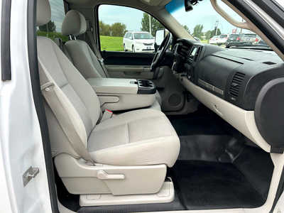 2011 Chevrolet 2500 Reg Cab, $12900. Photo 10