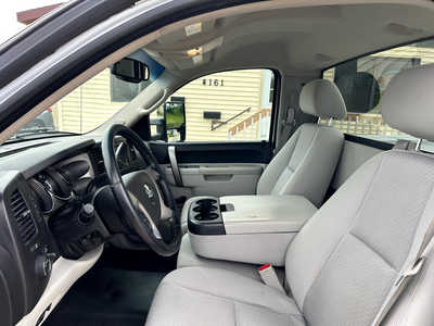 2011 Chevrolet 2500 Reg Cab, $12900. Photo 11