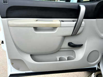2011 Chevrolet 2500 Reg Cab, $12900. Photo 12