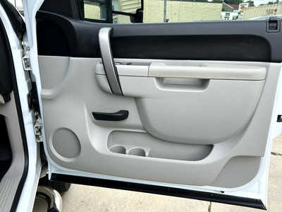 2011 Chevrolet 2500 Reg Cab, $12900. Photo 9