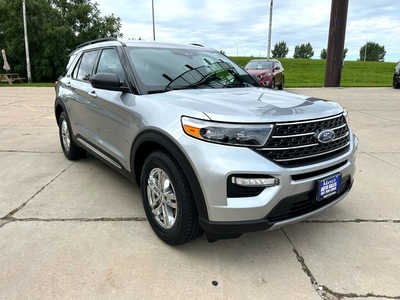 2020 Ford Explorer, $25900. Photo 3
