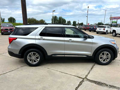 2020 Ford Explorer, $25900. Photo 8