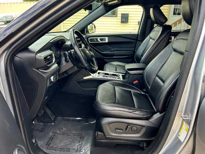 2020 Ford Explorer, $25900. Photo 9