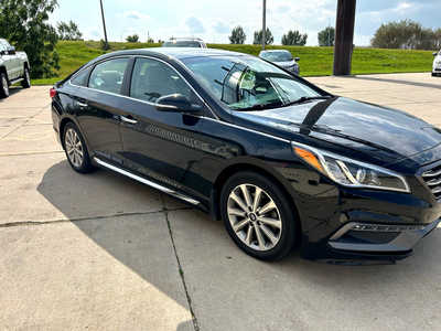 2017 Hyundai Sonata, $0. Photo 2