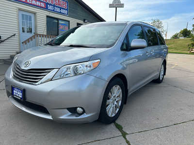 2014 Toyota Sienna, $0. Photo 2
