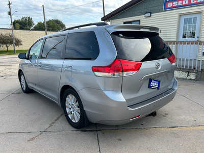 2014 Toyota Sienna, $0. Photo 3