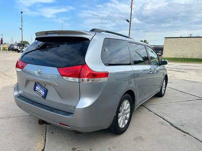 2014 Toyota Sienna, $0. Photo 4