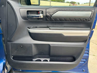 2014 Toyota Tundra Crew Cab, $25900. Photo 10