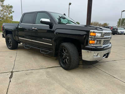 2015 Chevrolet 1500 Crew Cab, $13900. Photo 5