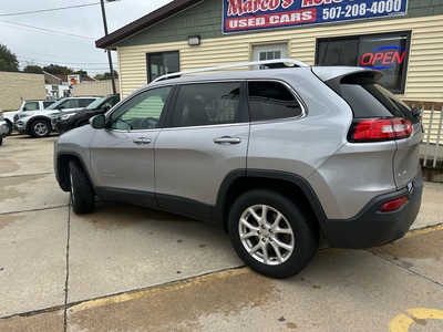 2018 Jeep Cherokee, $12900. Photo 2