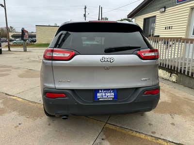 2018 Jeep Cherokee, $12900. Photo 3