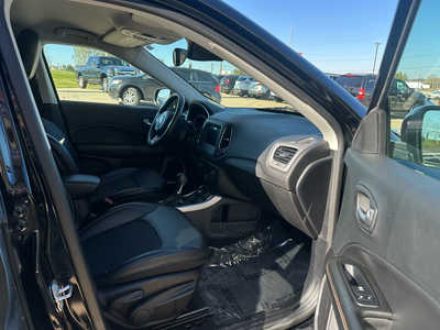 2017 Jeep Compass, $13900. Photo 11