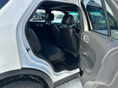 2015 Ford Explorer, $12900. Photo 12