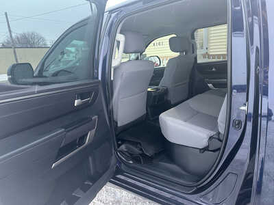 2023 Toyota Tundra Crew Cab, $38900. Photo 10