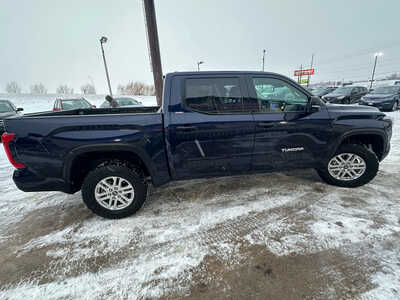 2023 Toyota Tundra Crew Cab, $38900. Photo 6
