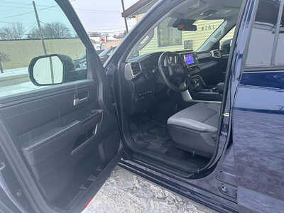 2023 Toyota Tundra Crew Cab, $38900. Photo 9