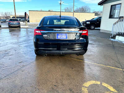 2011 Chrysler 200, $7900. Photo 4