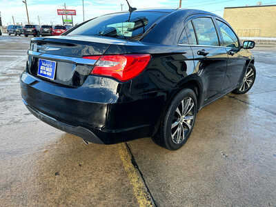 2011 Chrysler 200, $7900. Photo 5