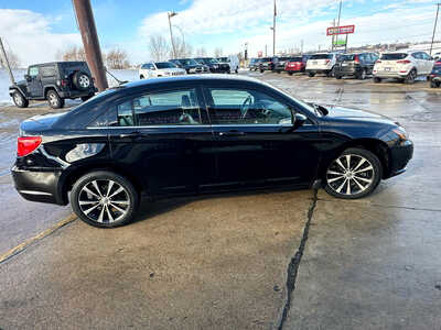 2011 Chrysler 200, $7900. Photo 6
