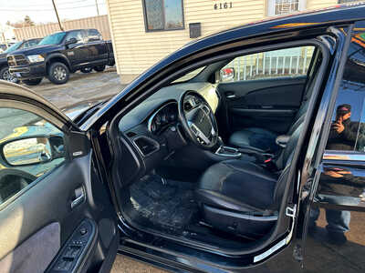 2011 Chrysler 200, $7900. Photo 9