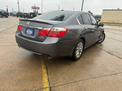 2014 Honda Accord, $13900. Photo 5